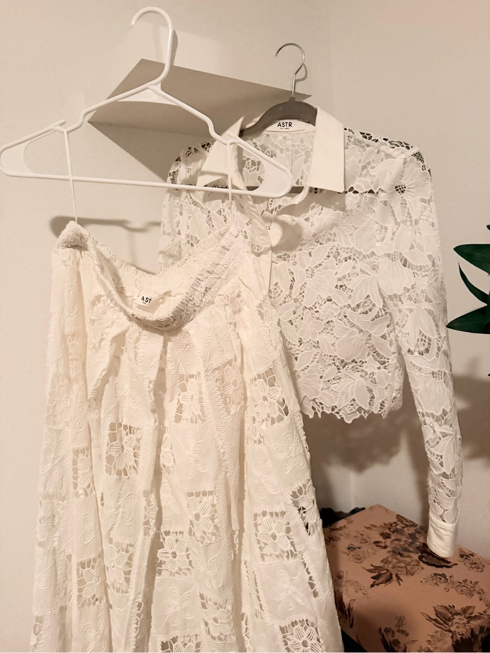 ASTR Ivory Floral Lace Collared Button-Up Top— SMALL SET